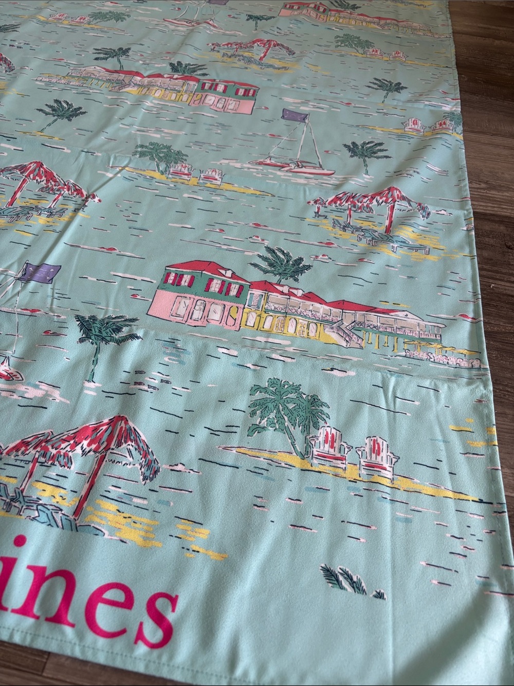 Vineyard Vines XL quick dry beach towel